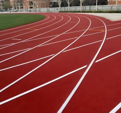 透气型塑胶跑道材料优势与适用场景